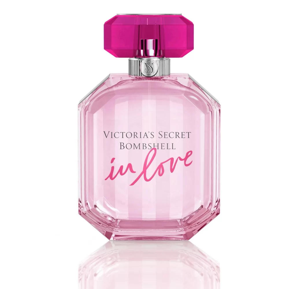 Victoria`s Secret Bombshell in Love